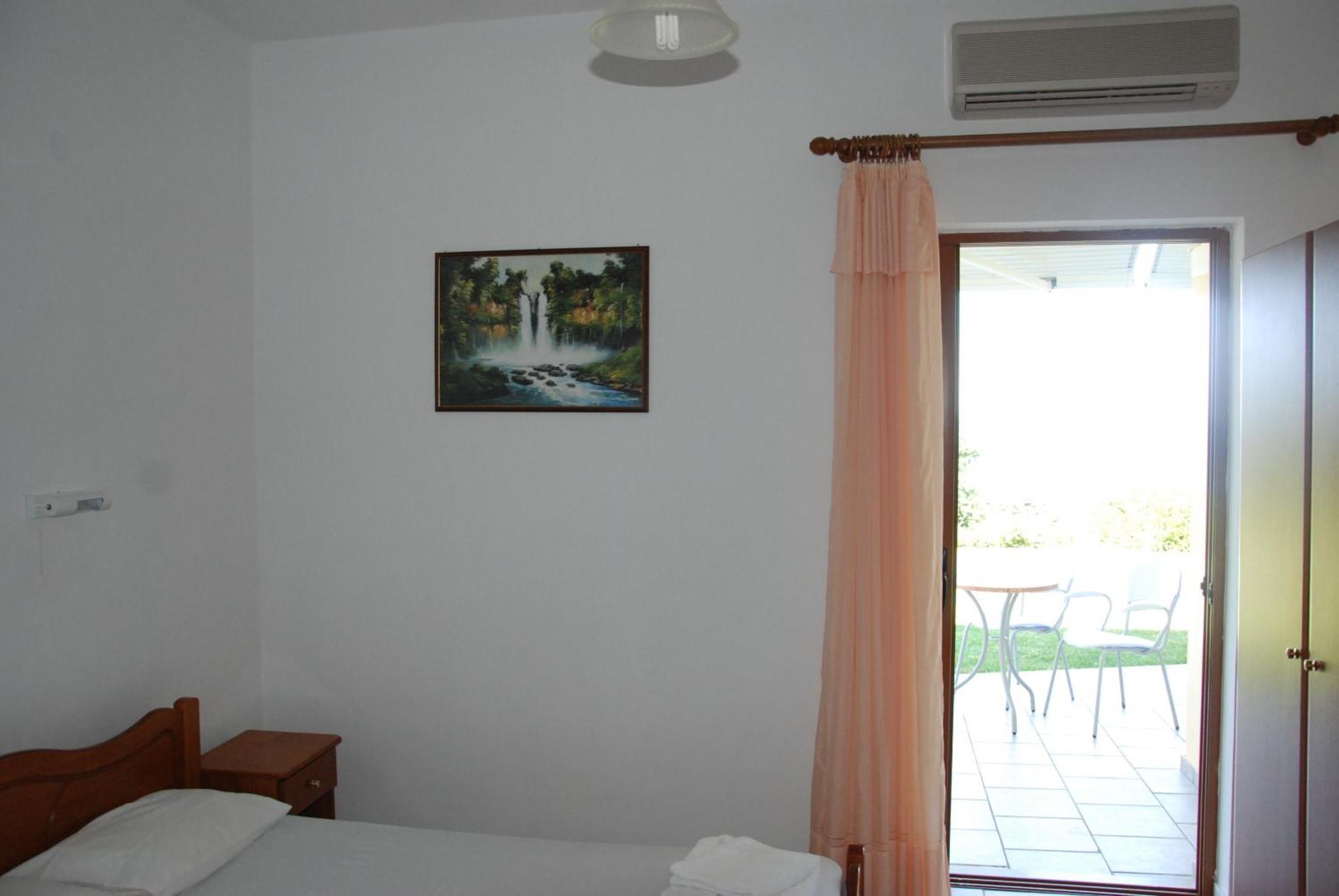 Artolithia Apartments Ríza الغرفة الصورة